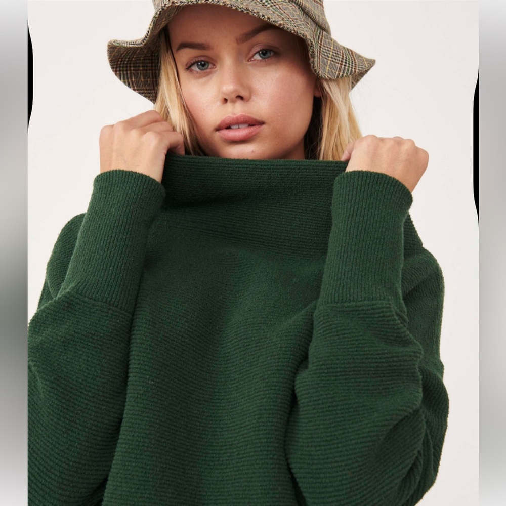 FREE PEOPLE (nwot) • Ottoman Slouchy Tunic Sweater ‘Aged Pine’ • Size XS